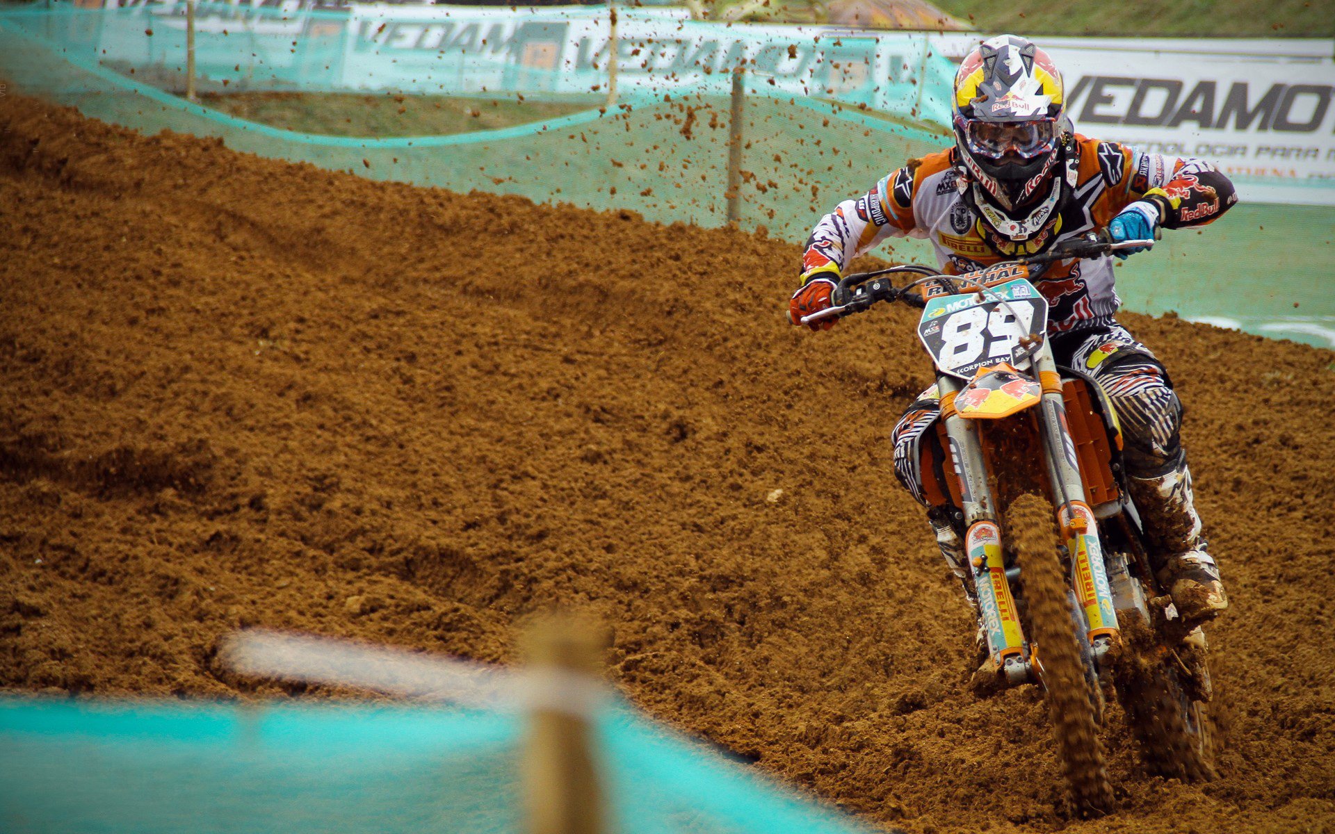 德甲联赛激战正酣,拜仁慕尼黑紧追榜首多特蒙德