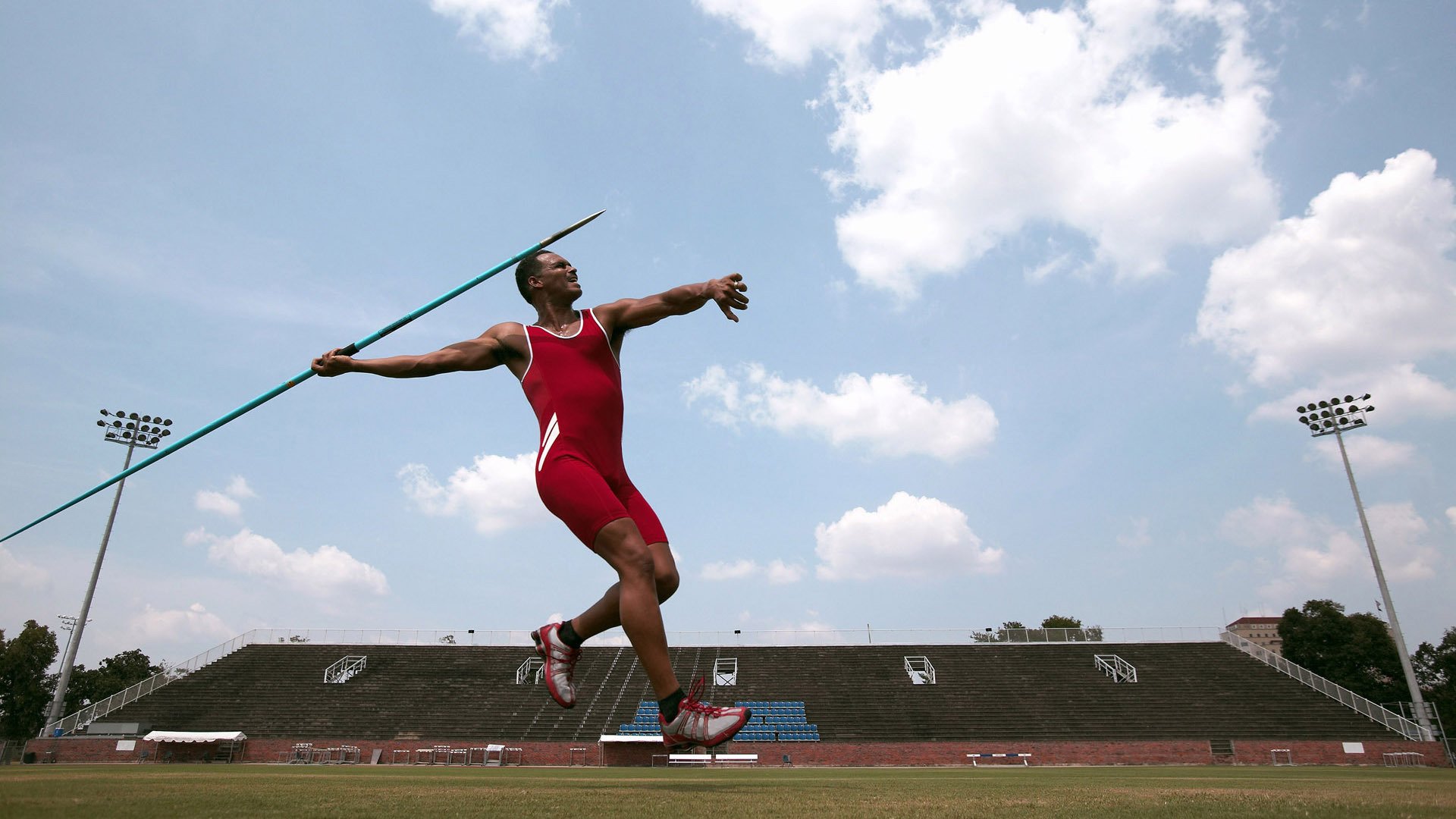 全国田径锦标赛跳远项目激战正酣 新星闪耀打破十年纪录